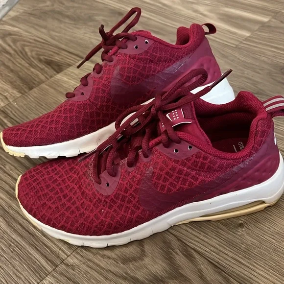 Nike AIR MAX Motion Women’s 6.5 Red Wine White - Picture 2 of 12
